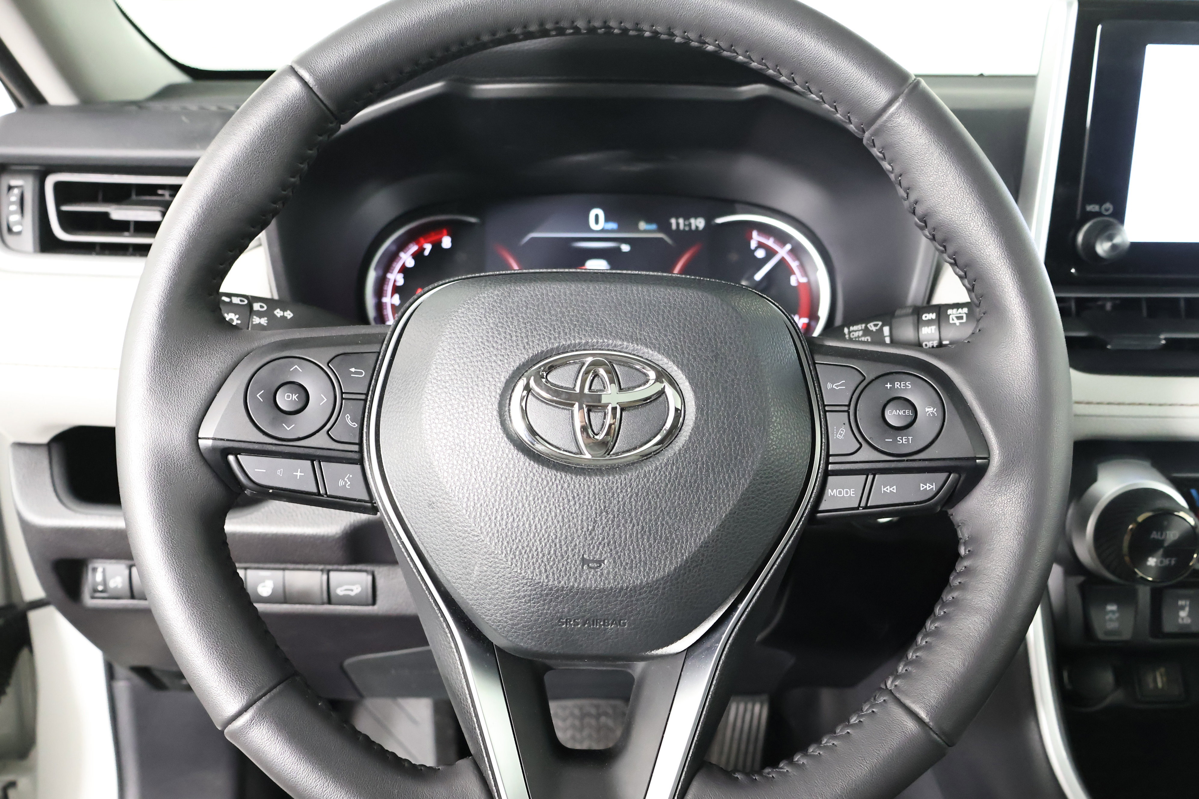 Used 2025 Toyota RAV4 XLE w/ Convenience Package image 20