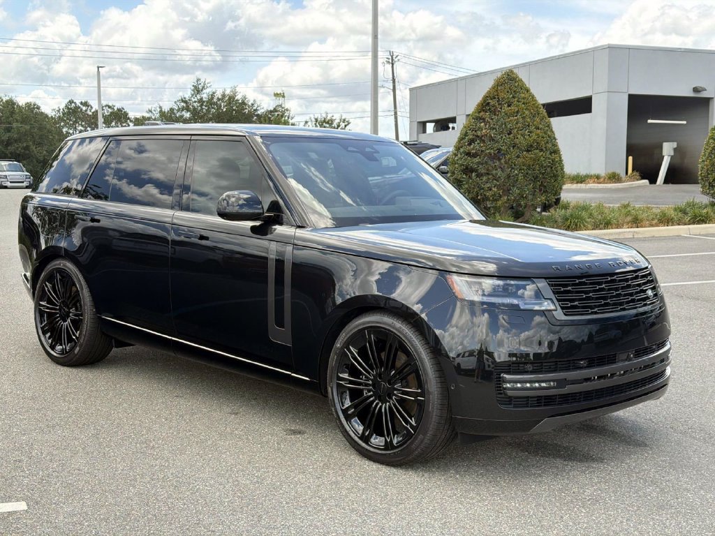 New 2026 Land Rover Range Rover Long Wheelbase SE AWD/4WD image 7