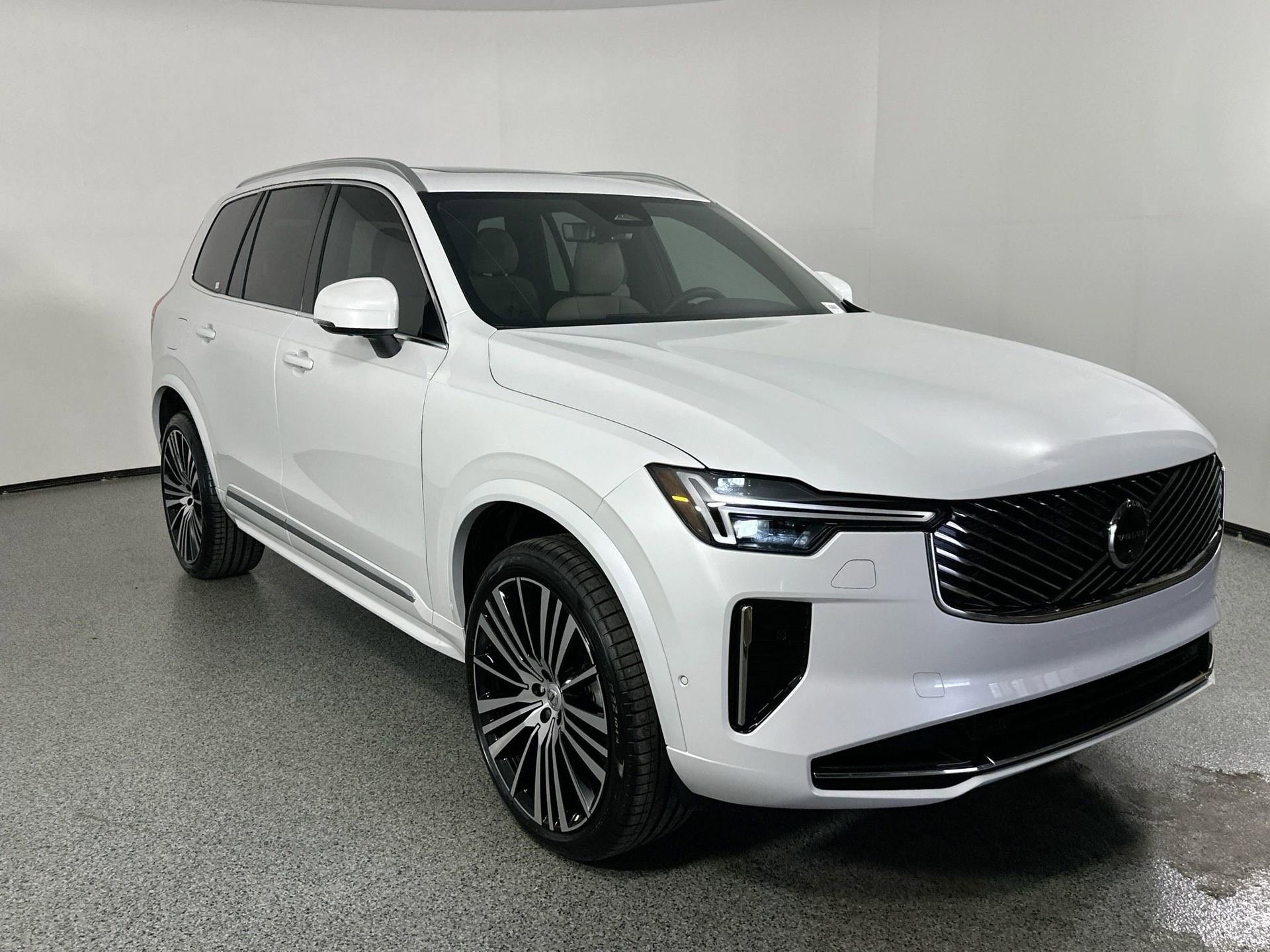 New 2026 Volvo XC90 B5 Plus image 3