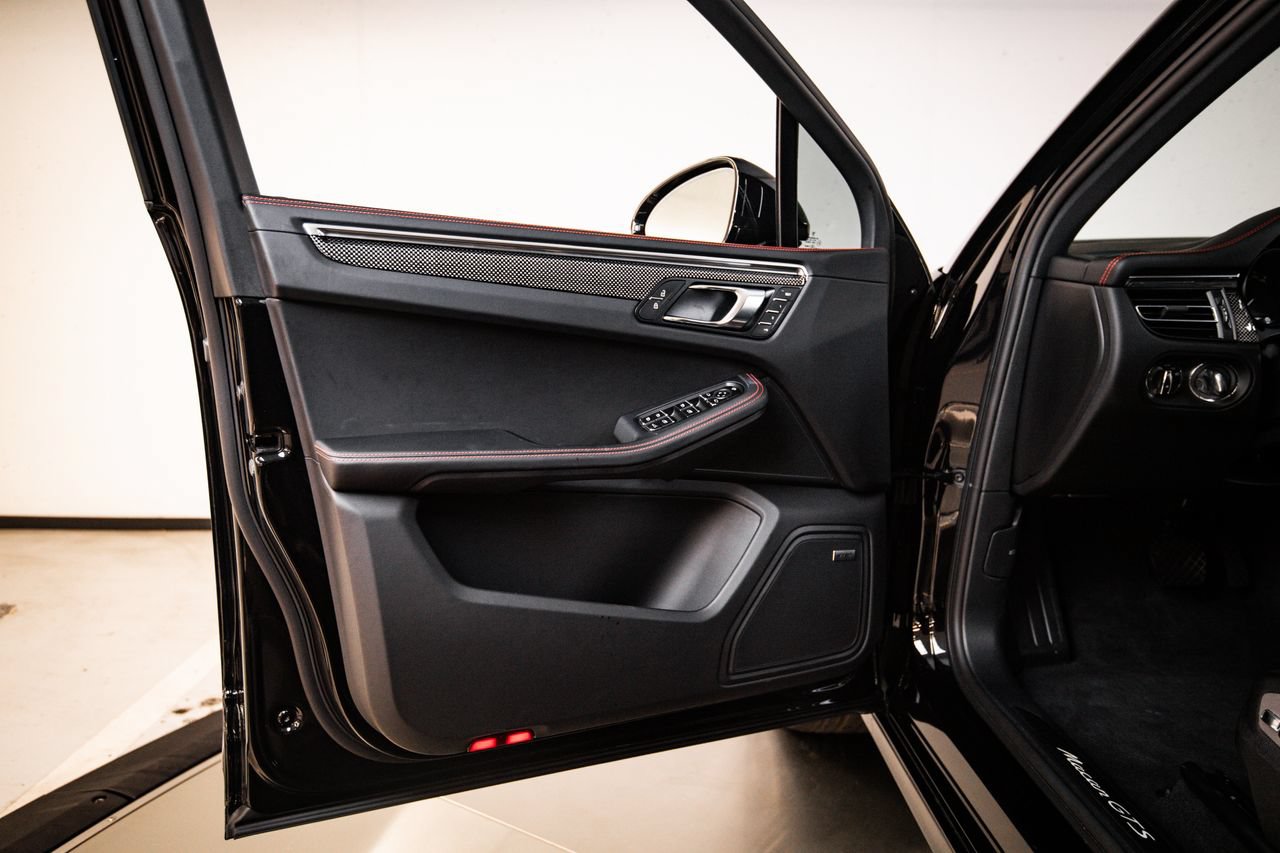 Certified 2026 Porsche Macan GTS AWD/4WD image 23