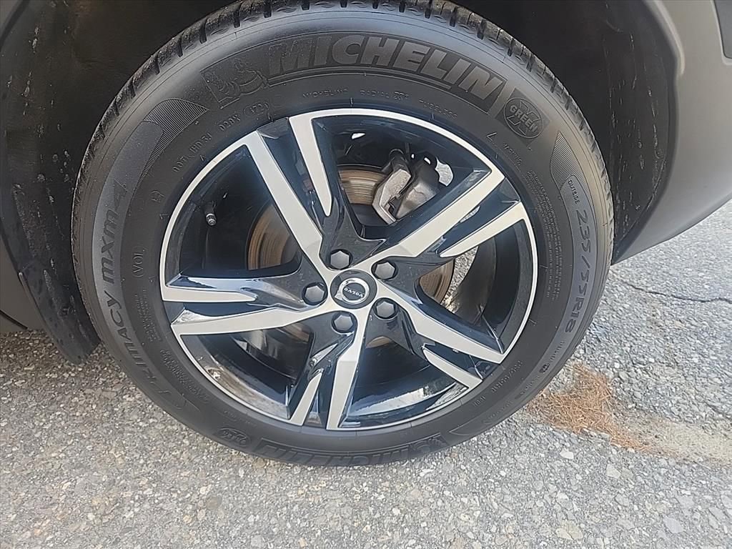 Certified 2025 Volvo XC40 B5 Core AWD/4WD image 10