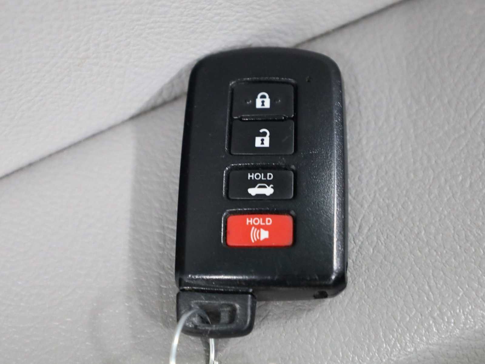 Used 2017 Toyota Camry XLE w/ Moonroof Package FWD image 41