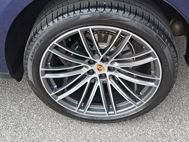 Certified 2025 Porsche Macan AWD/4WD image 13