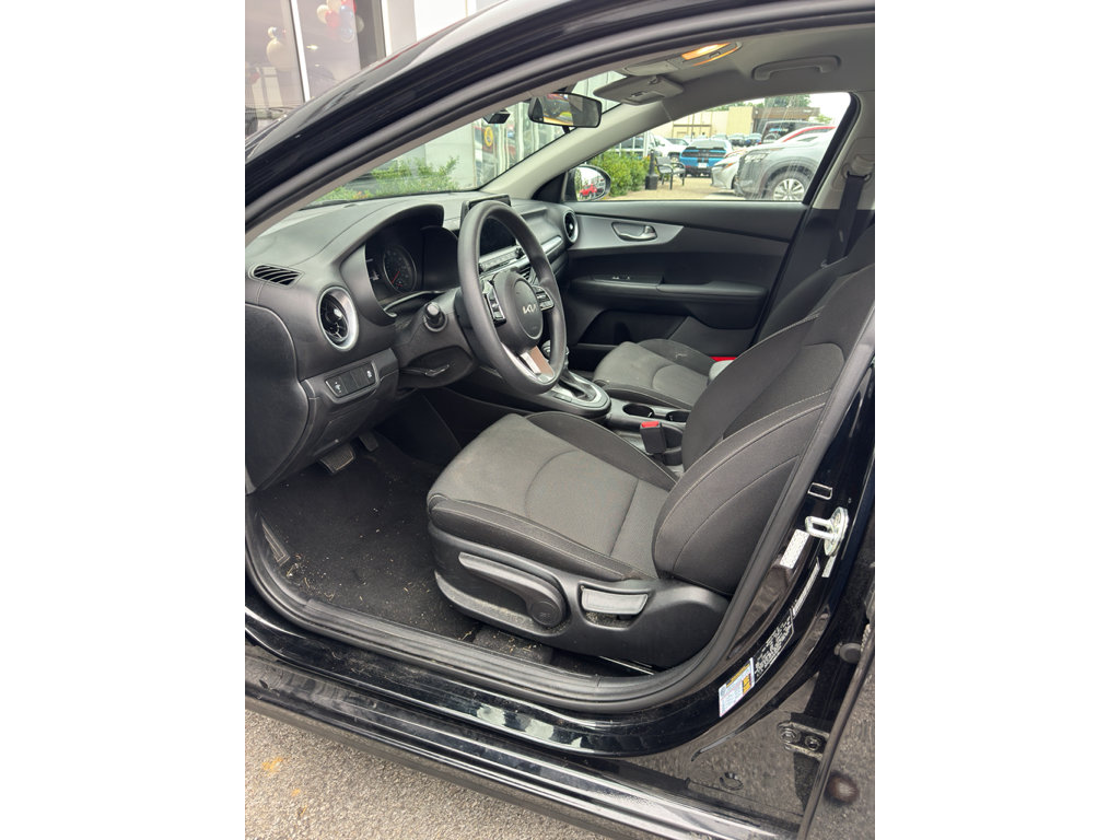 Used 2023 Kia Forte LXS FWD image 4