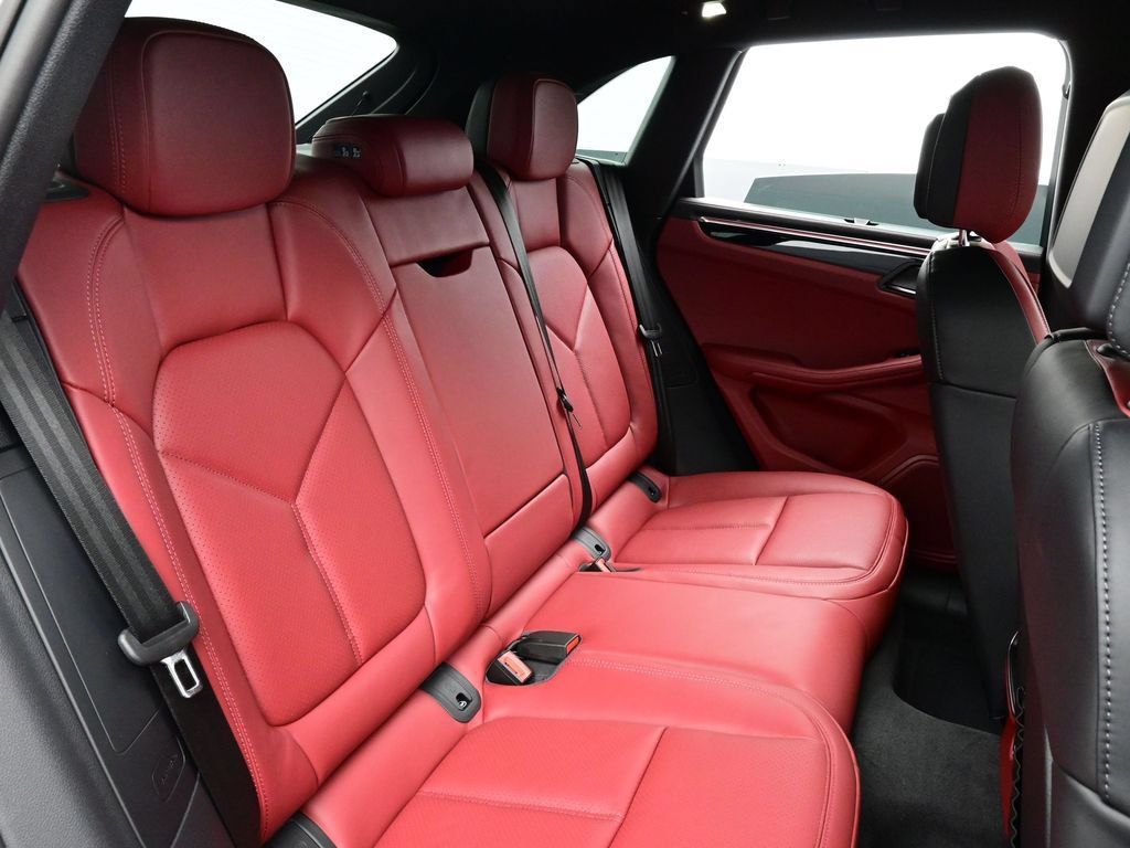 Certified 2026 Porsche Macan AWD/4WD image 17