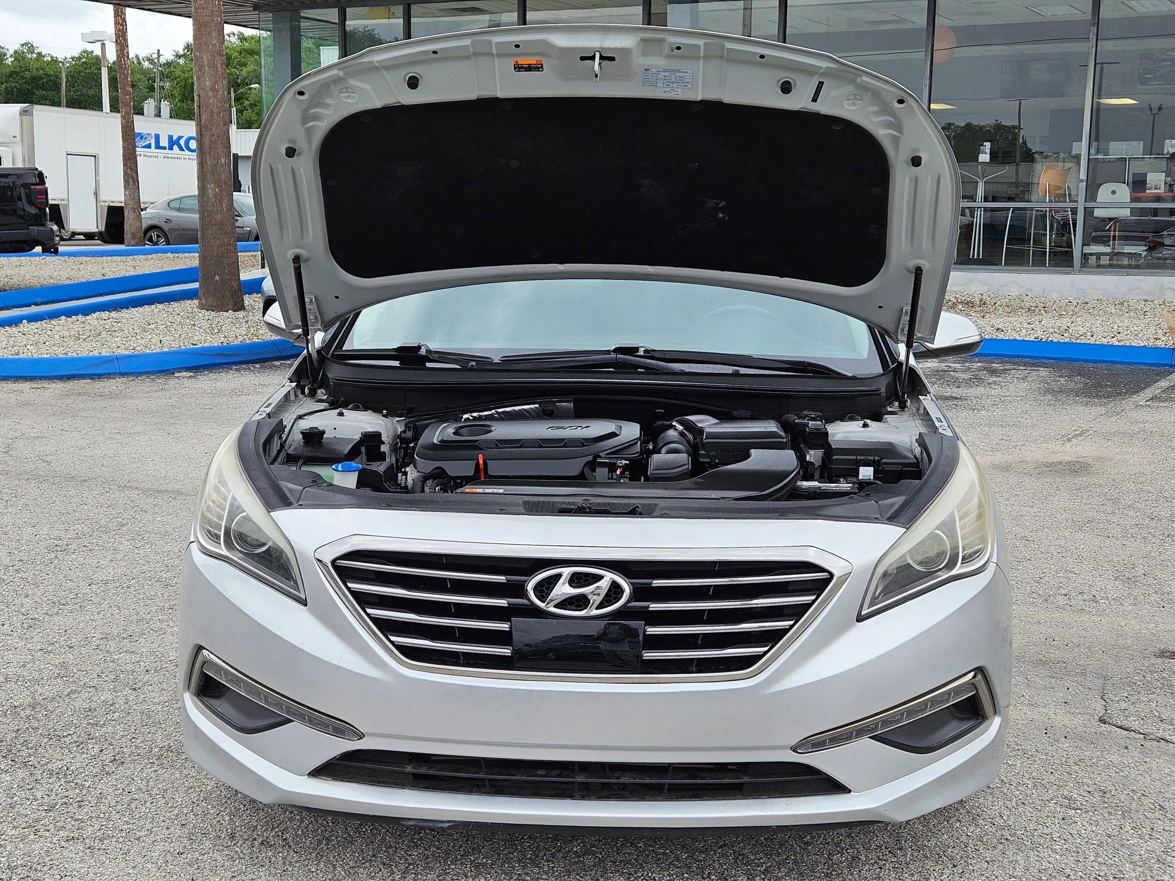 Used 2015 Hyundai Sonata Limited w/ Option Group 06 FWD image 18