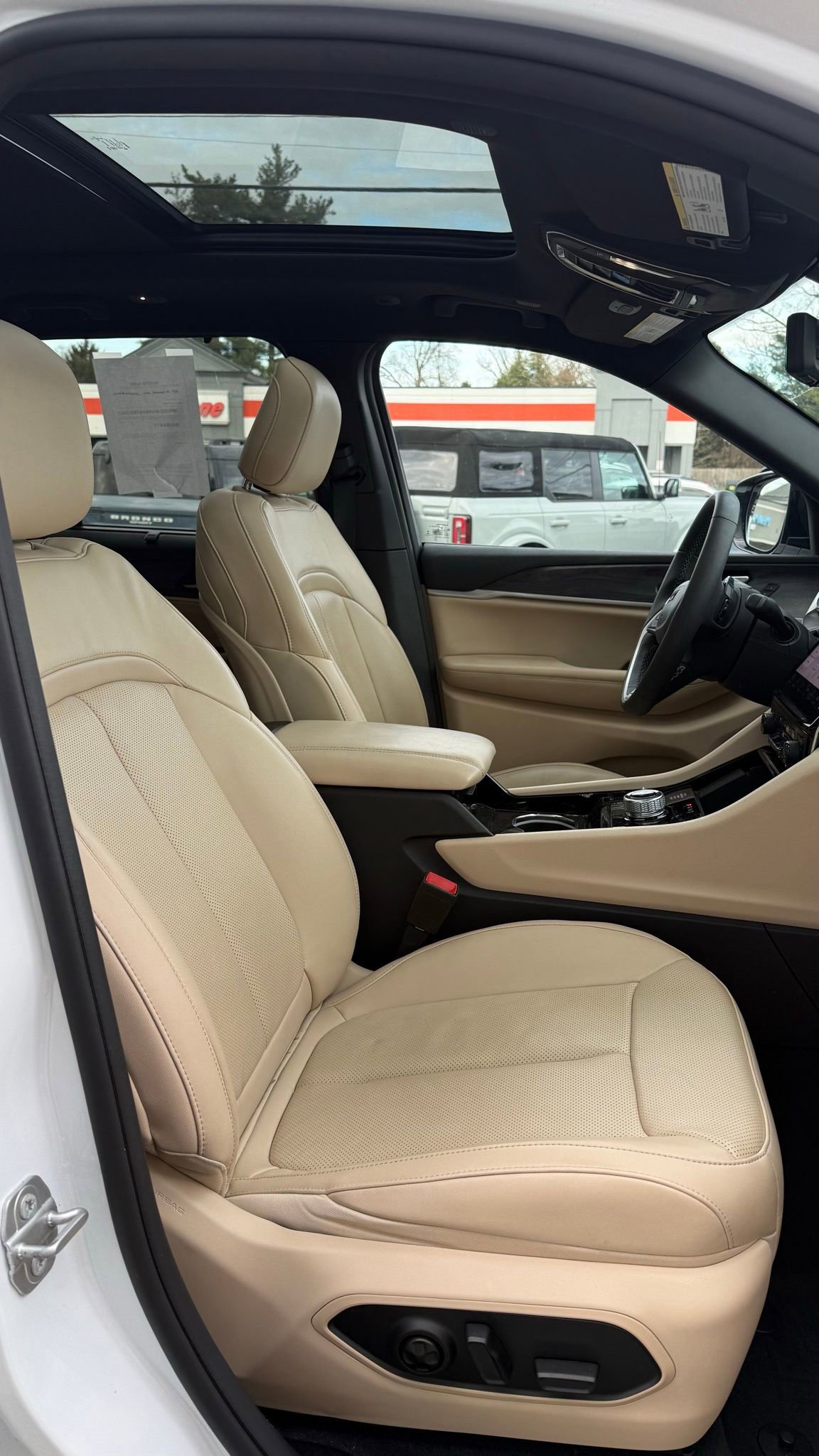 Used 2022 Jeep Grand Cherokee Limited 4xe w/ Luxury Tech Group II image 11