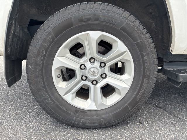 Used 2016 Toyota 4Runner SR5 AWD/4WD image 11