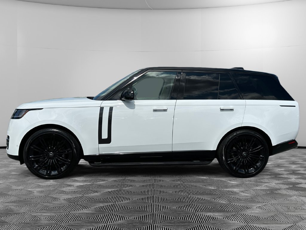 Used 2024 Land Rover Range Rover SE AWD/4WD image 2