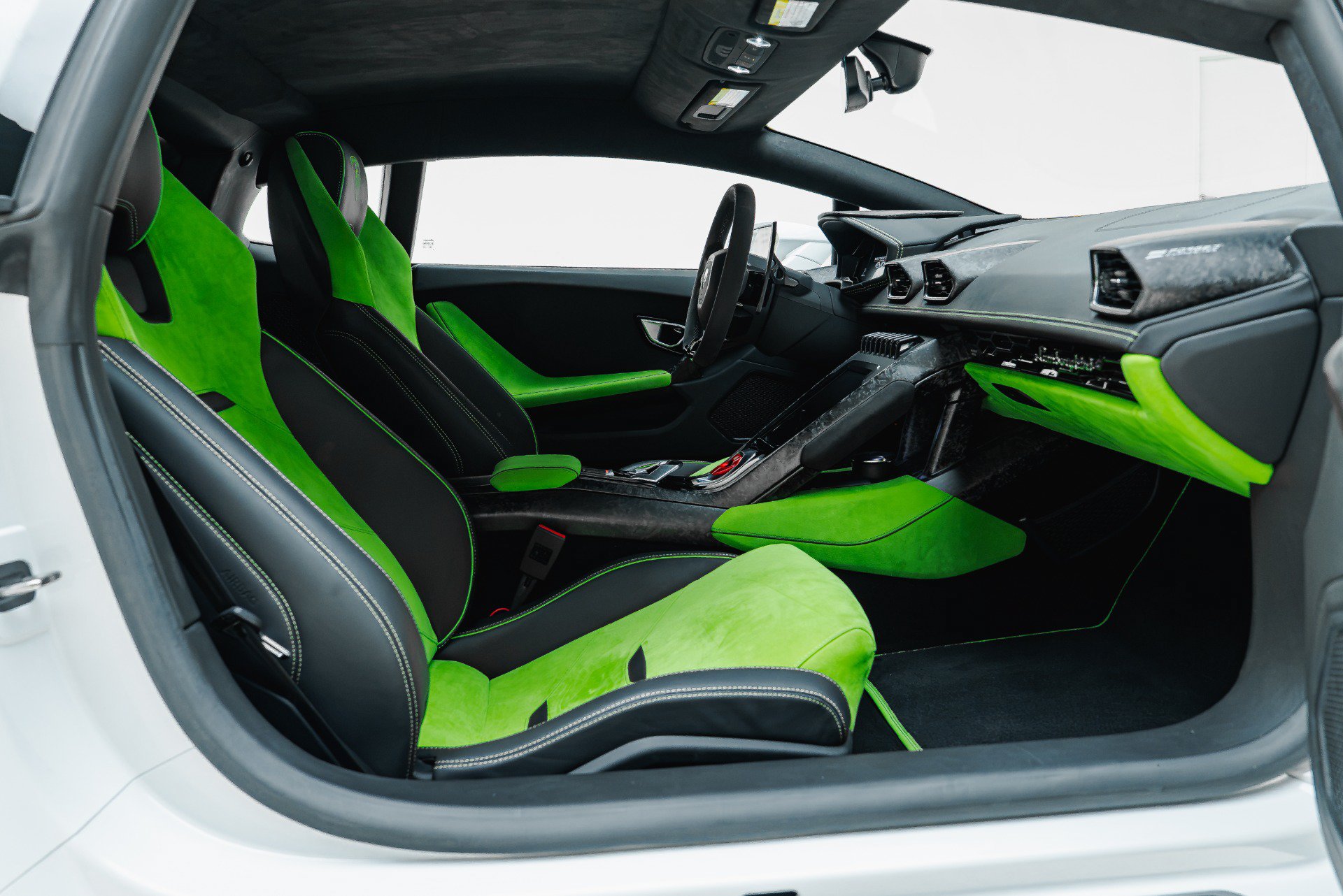 Used 2021 Lamborghini Huracan EVO RWD image 47