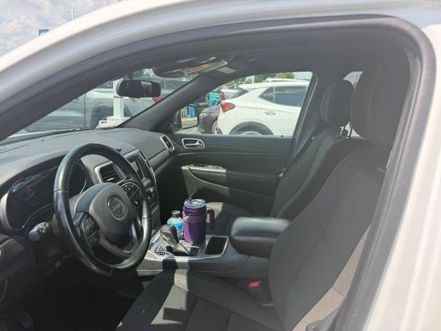 Used 2020 Jeep Grand Cherokee Laredo AWD/4WD image 27