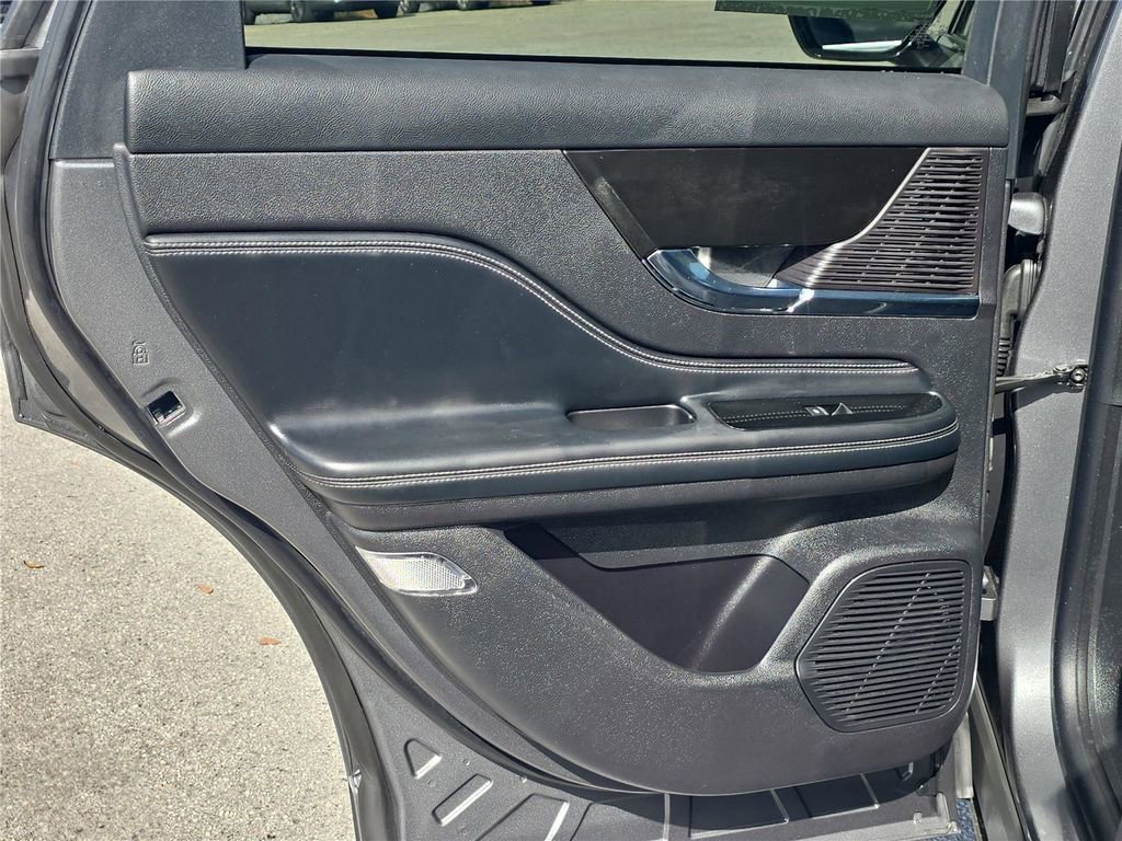 Used 2022 Lincoln Corsair FWD image 11