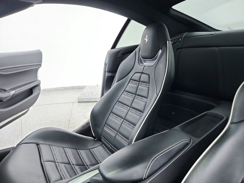 Used 2020 Ferrari Portofino Base image 18