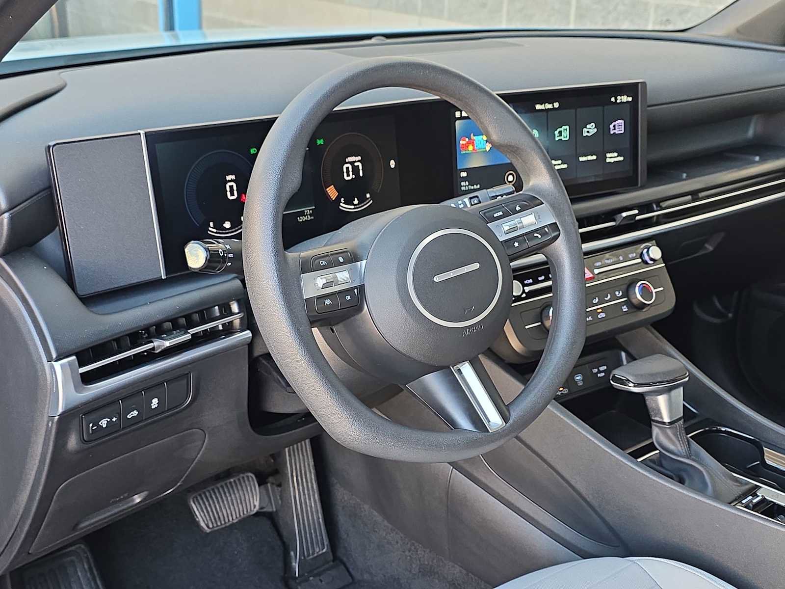 Used 2025 Hyundai Santa Cruz SE image 2