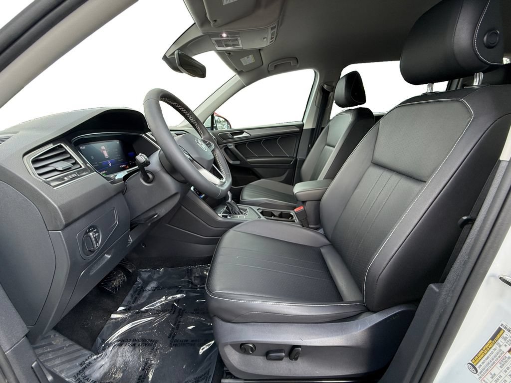 Used 2023 Volkswagen Tiguan SE FWD image 9