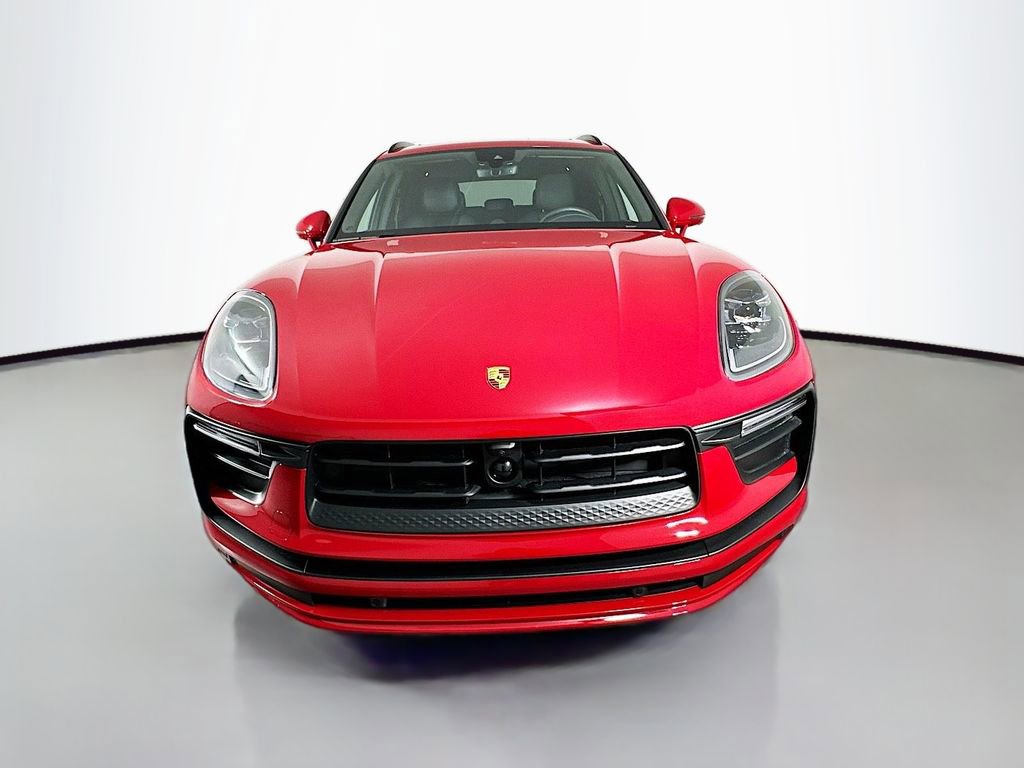 Certified 2025 Porsche Macan image 6