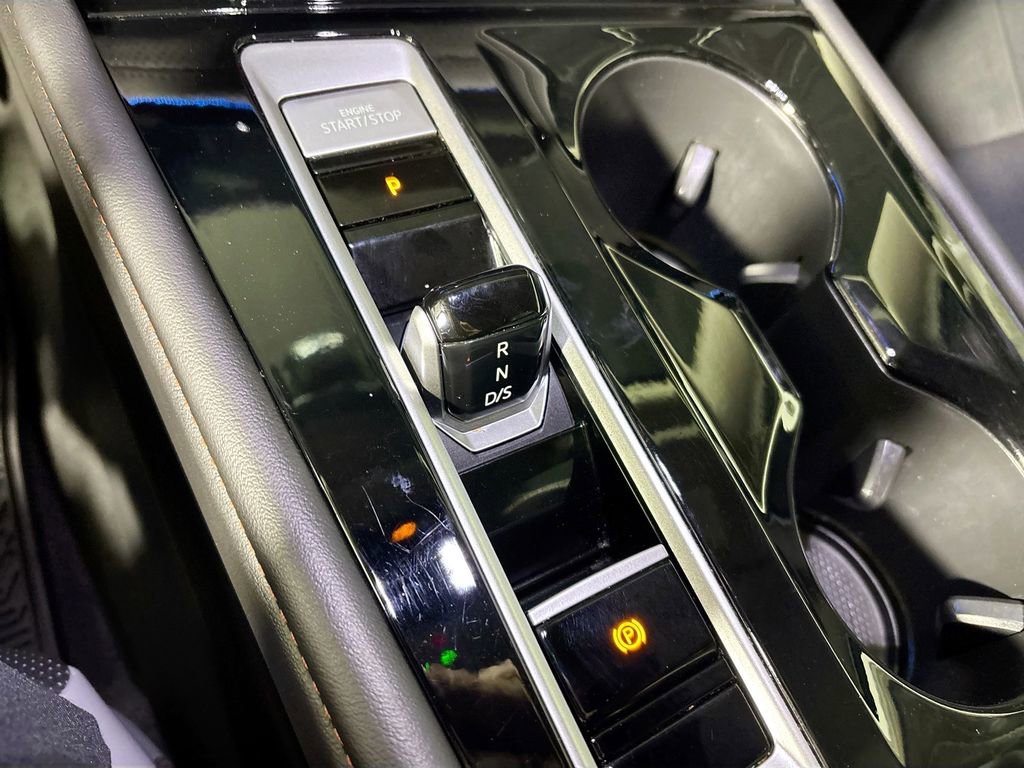 Certified 2025 Volkswagen Atlas Peak Edition SE image 17