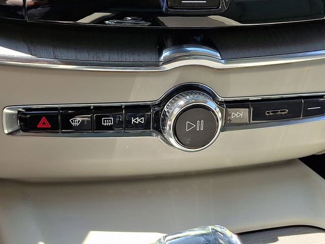 Used 2023 Volvo XC60 B6 Ultimate w/ Climate Package image 25