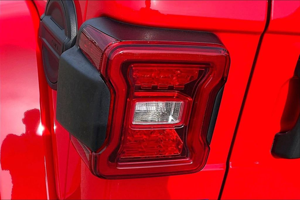 Used 2023 Jeep Wrangler Unlimited Sahara image 30