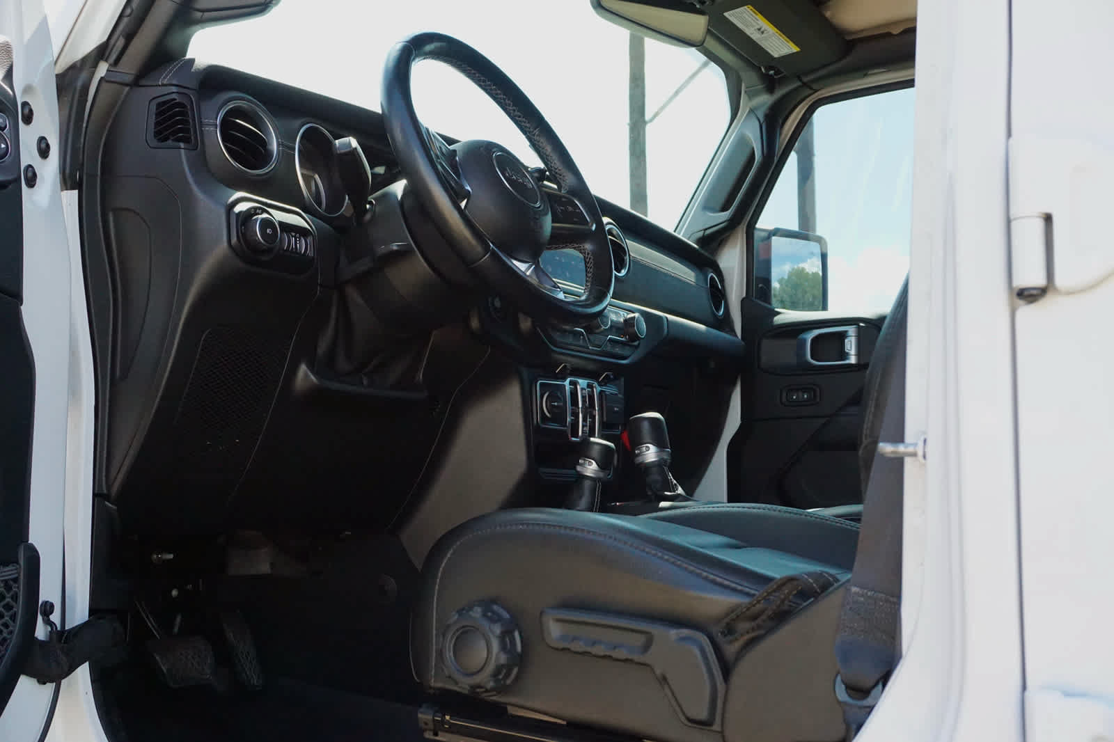 Used 2021 Jeep Wrangler Unlimited Sahara AWD/4WD image 27