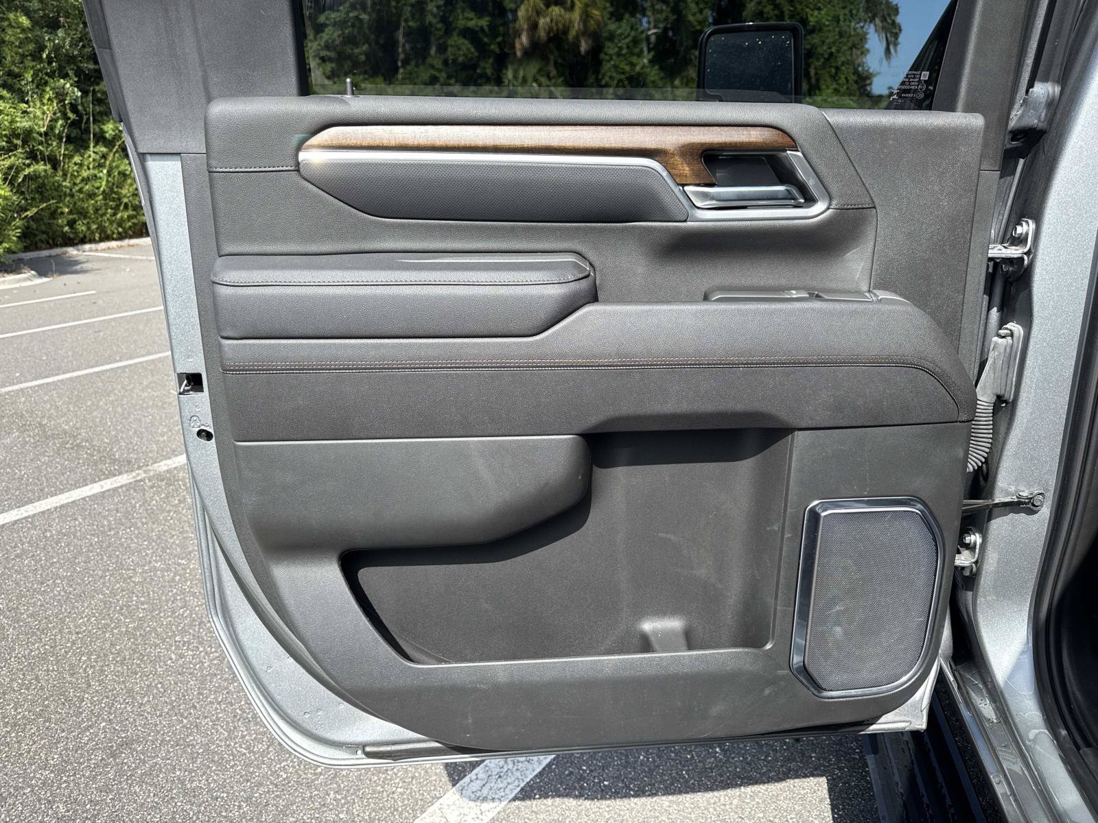 Used 2025 Chevrolet Silverado 2500 High Country w/ High Country Premium Package AWD/4WD image 9