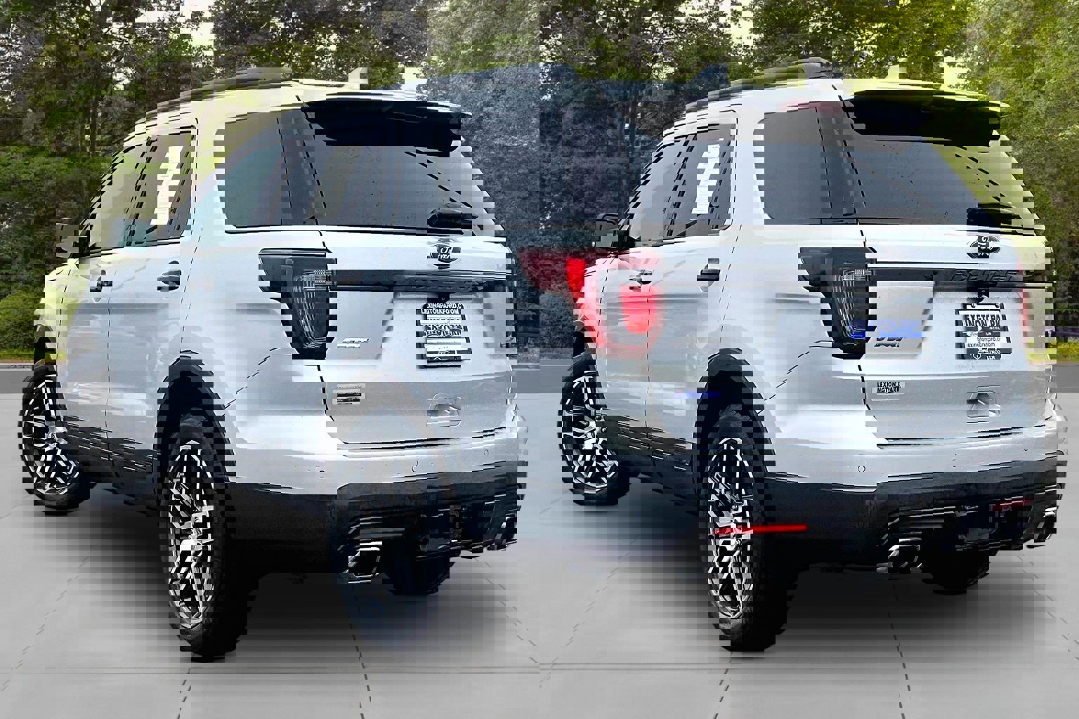 Used 2016 Ford Explorer Sport w/ Equipment Group 401A image 4