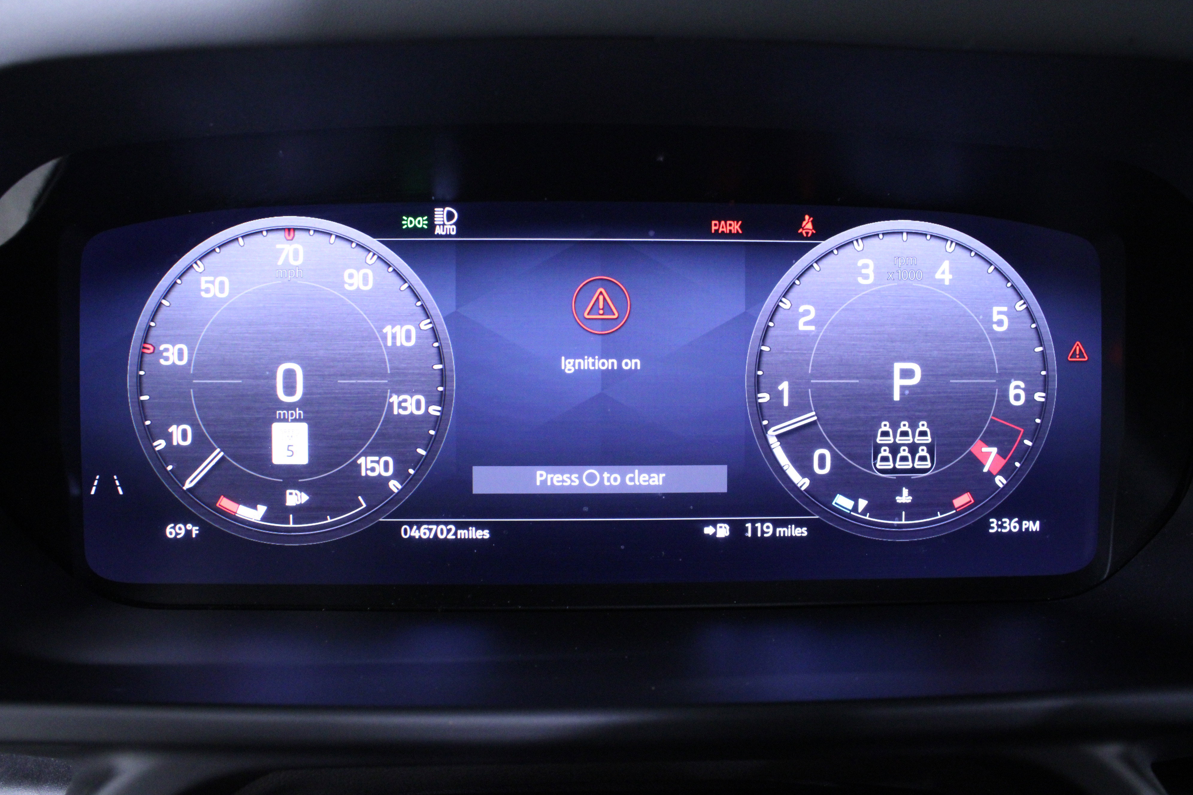 Used 2023 Land Rover Defender 130 X-Dynamic SE image 23