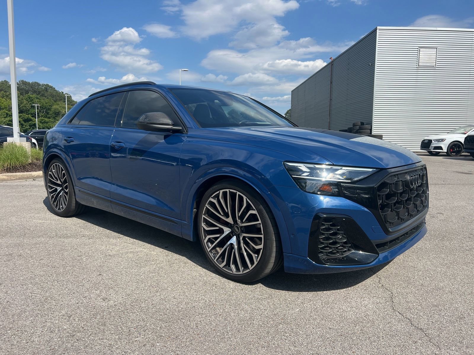 Used 2024 Audi SQ8 Prestige AWD/4WD image 3