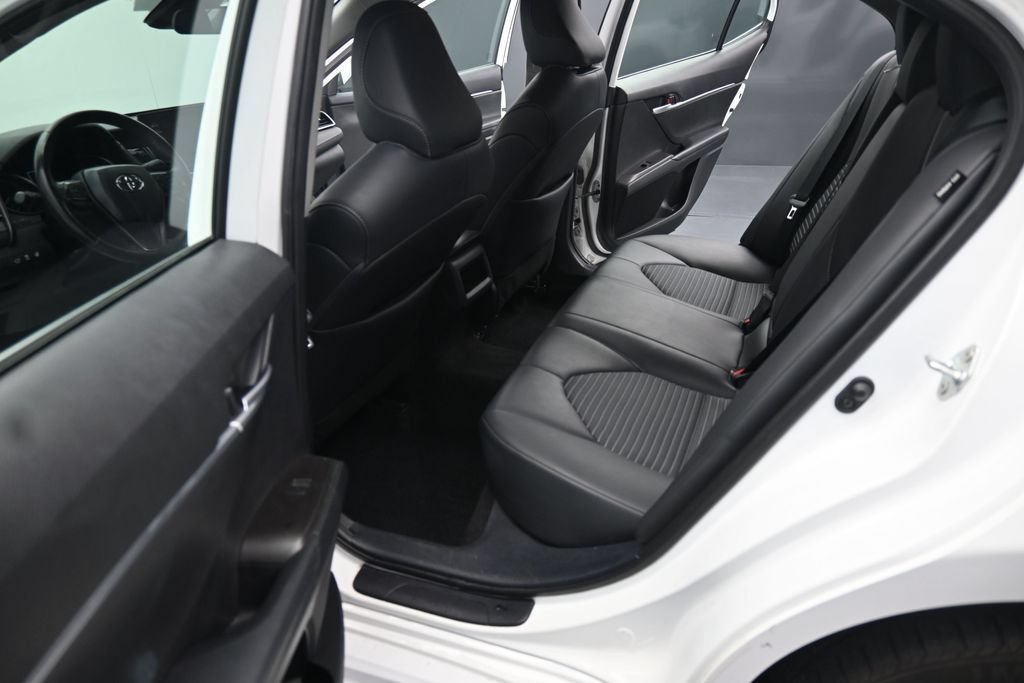 Used 2024 Toyota Camry SE w/ Cold Weather Package FWD image 16