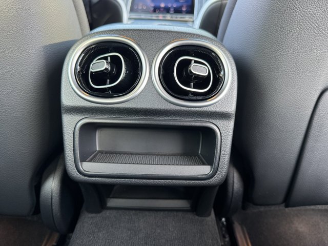 Used 2025 Mercedes-Benz C 300 Sedan image 9