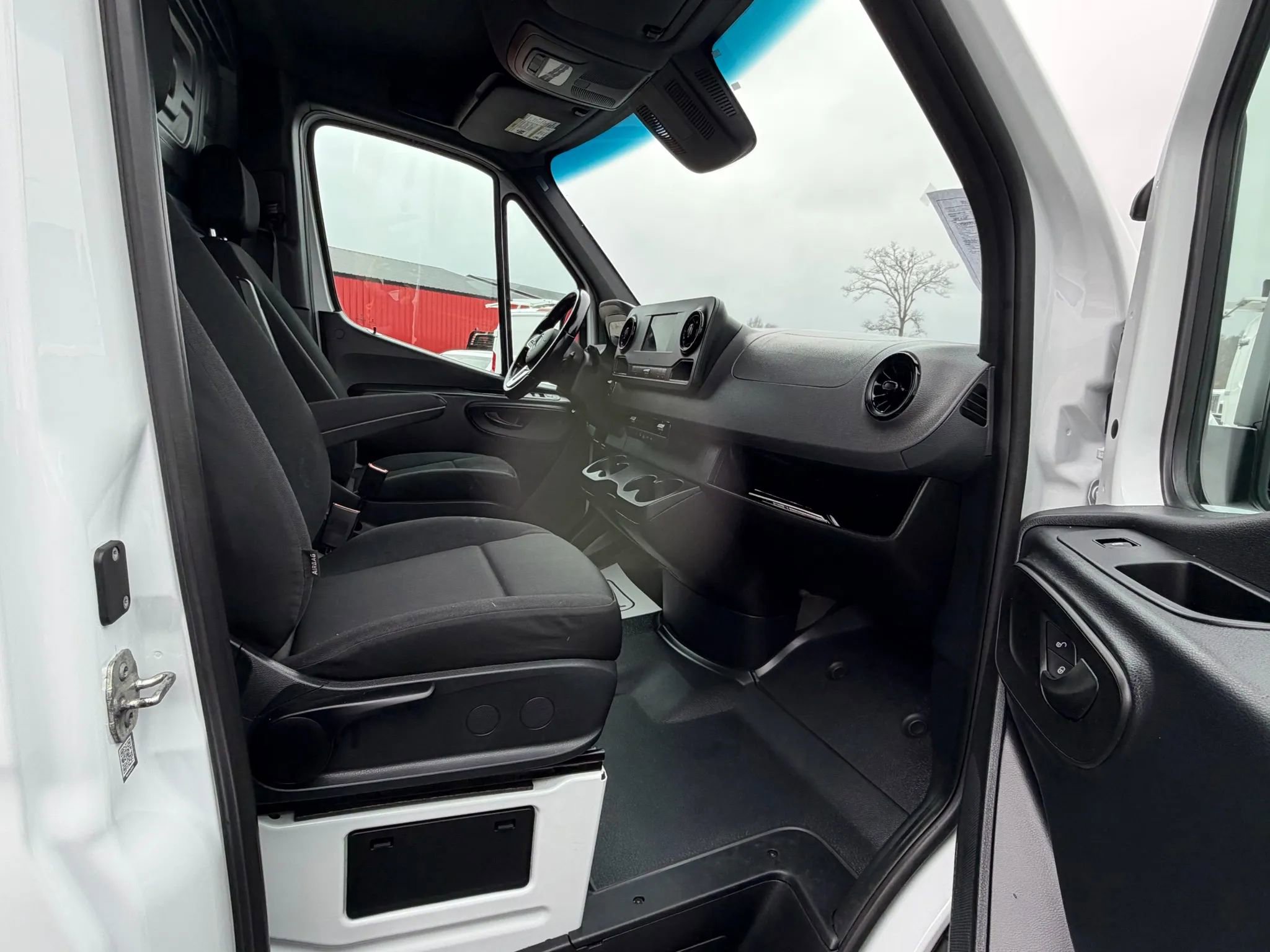 Used 2022 Mercedes-Benz Sprinter 1500 image 11