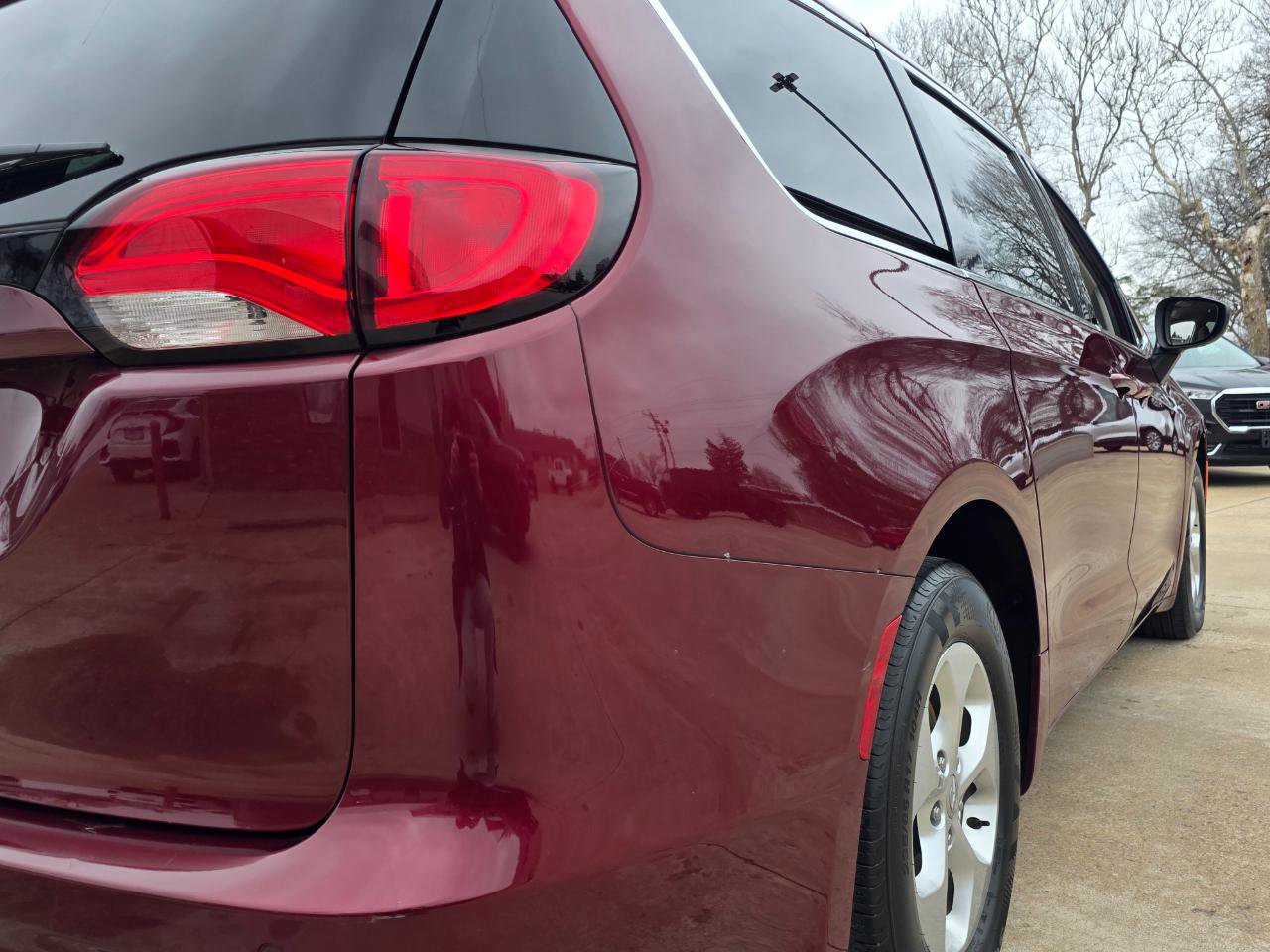 Used 2017 Chrysler Pacifica LX w/ Tire & Wheel Group image 18