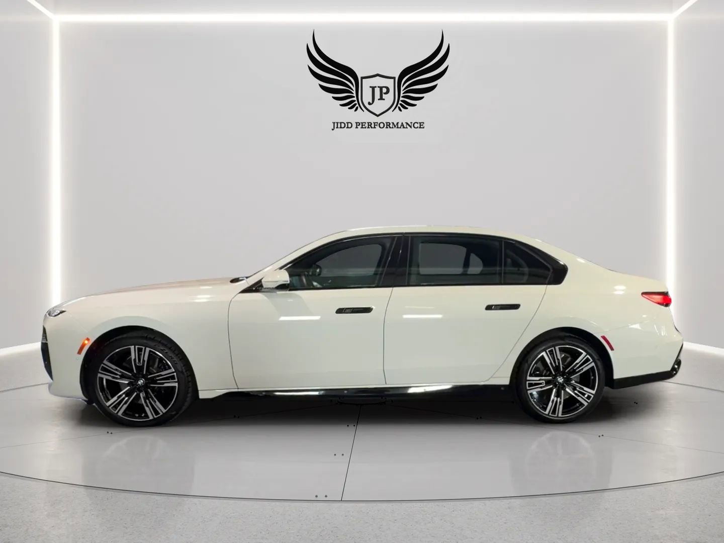Used 2023 BMW 760i xDrive w/ Executive Package AWD/4WD image 6