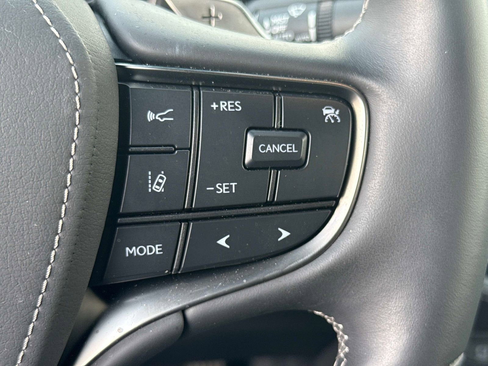 Used 2023 Lexus LS 500 w/ Interior Upgrade Package image 25