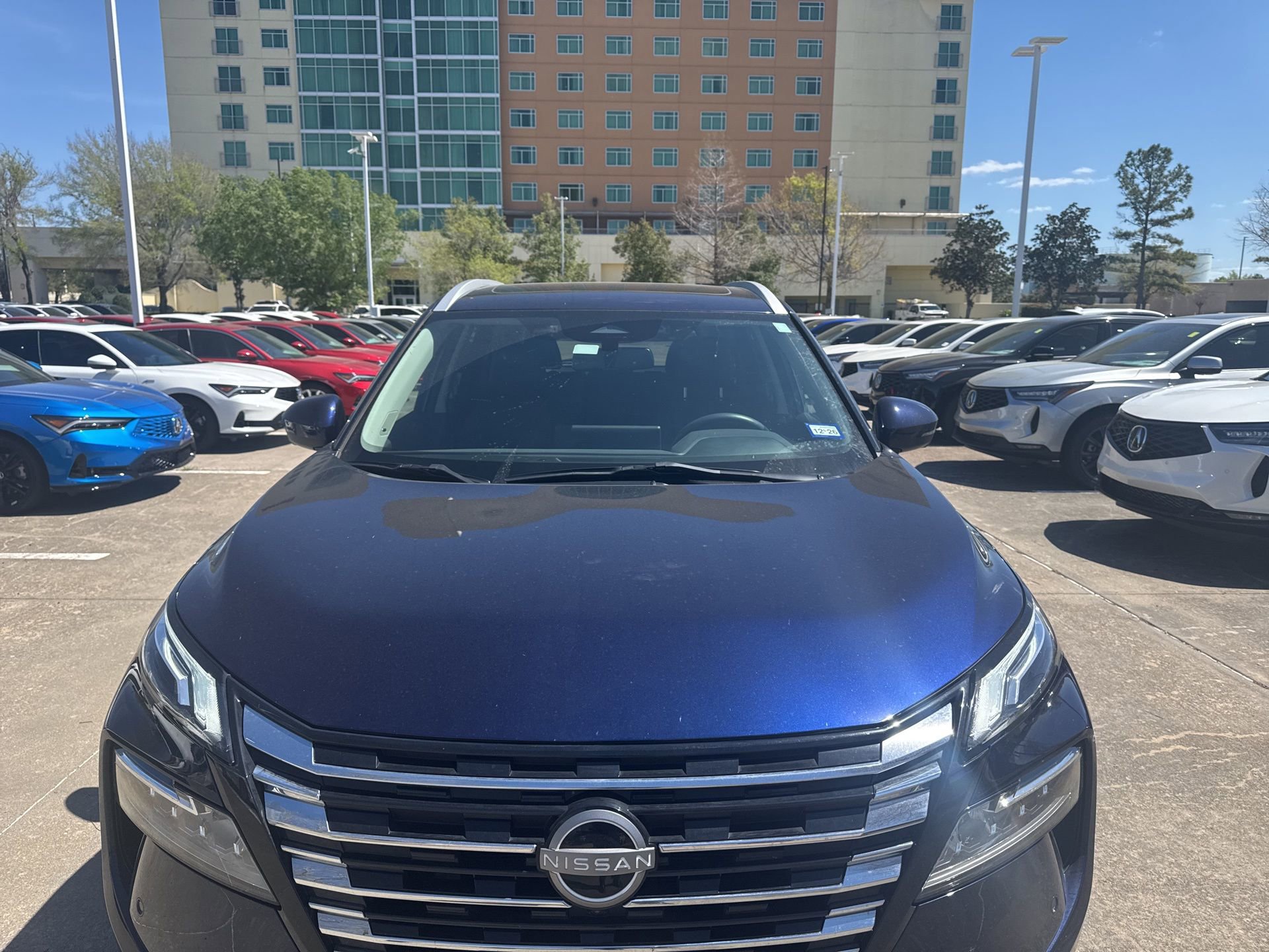 Used 2024 Nissan Rogue Platinum image 2