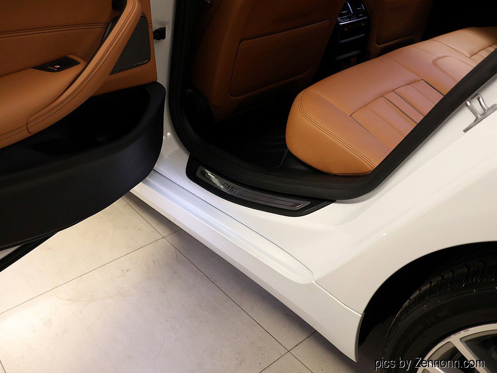 Used 2020 BMW 540i xDrive w/ Premium Package image 31
