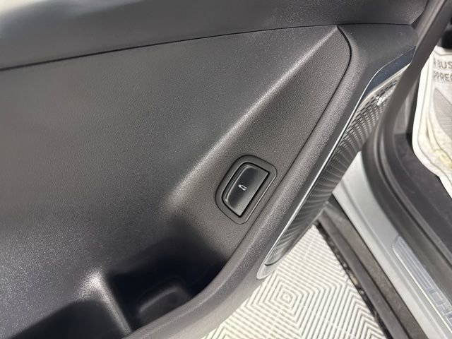 Used 2025 Chevrolet Traverse High Country image 32