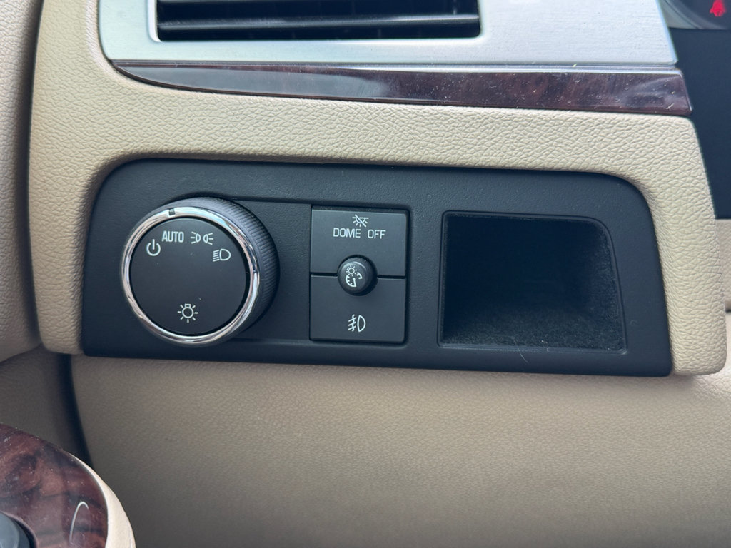 Used 2013 Cadillac Escalade ESV Luxury RWD image 25