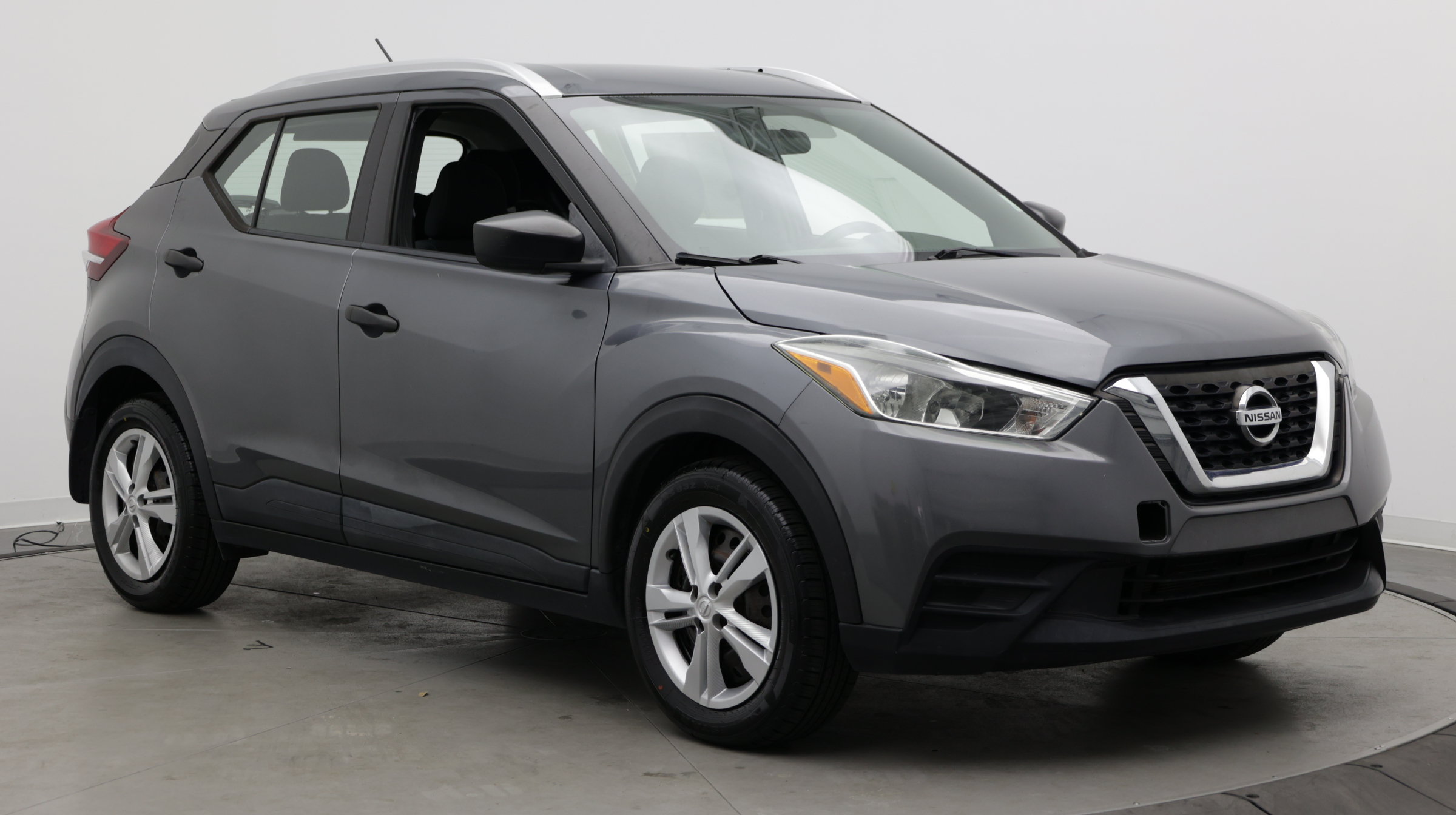 Used 2019 Nissan Kicks S FWD image 3