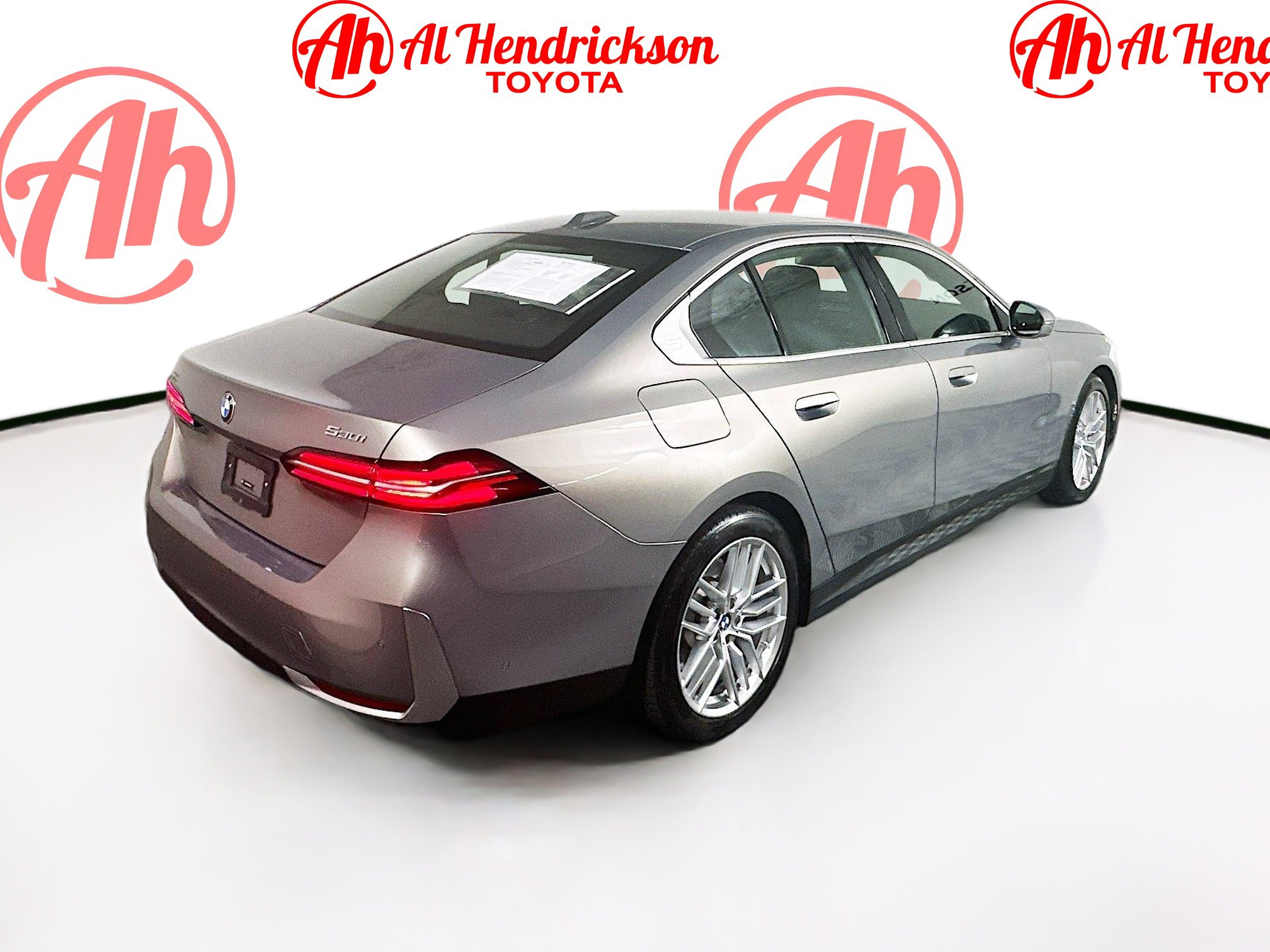 Used 2025 BMW 530i image 3