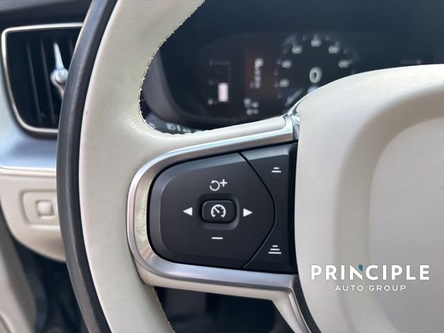 Used 2018 Volvo XC60 T6 Momentum w/ Convenience Package image 21