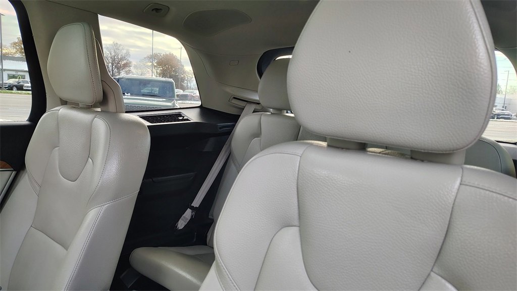 Certified 2022 Volvo XC90 T8 Inscription Expression w/ Advanced Package image 28
