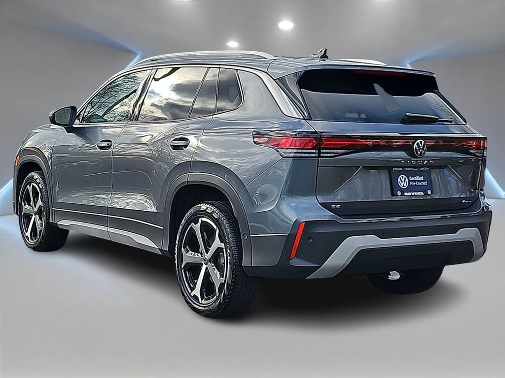 Certified 2025 Volkswagen Tiguan SE w/ Panoramic Sunroof Package image 7