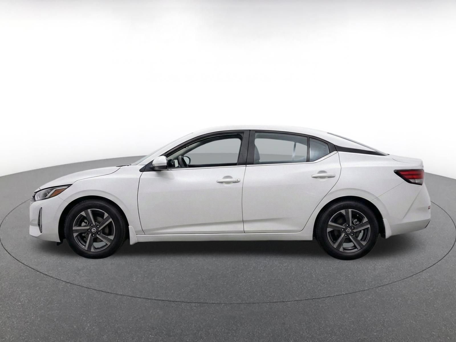 Used 2025 Nissan Sentra SV FWD image 4