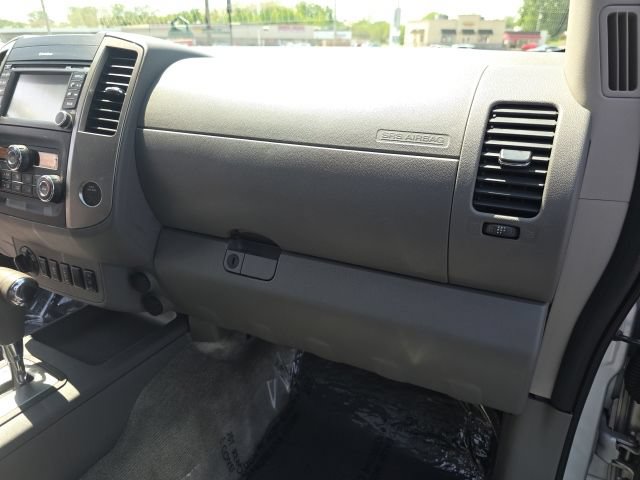 Used 2015 Nissan Frontier SL w/ Moonroof Package AWD/4WD image 41