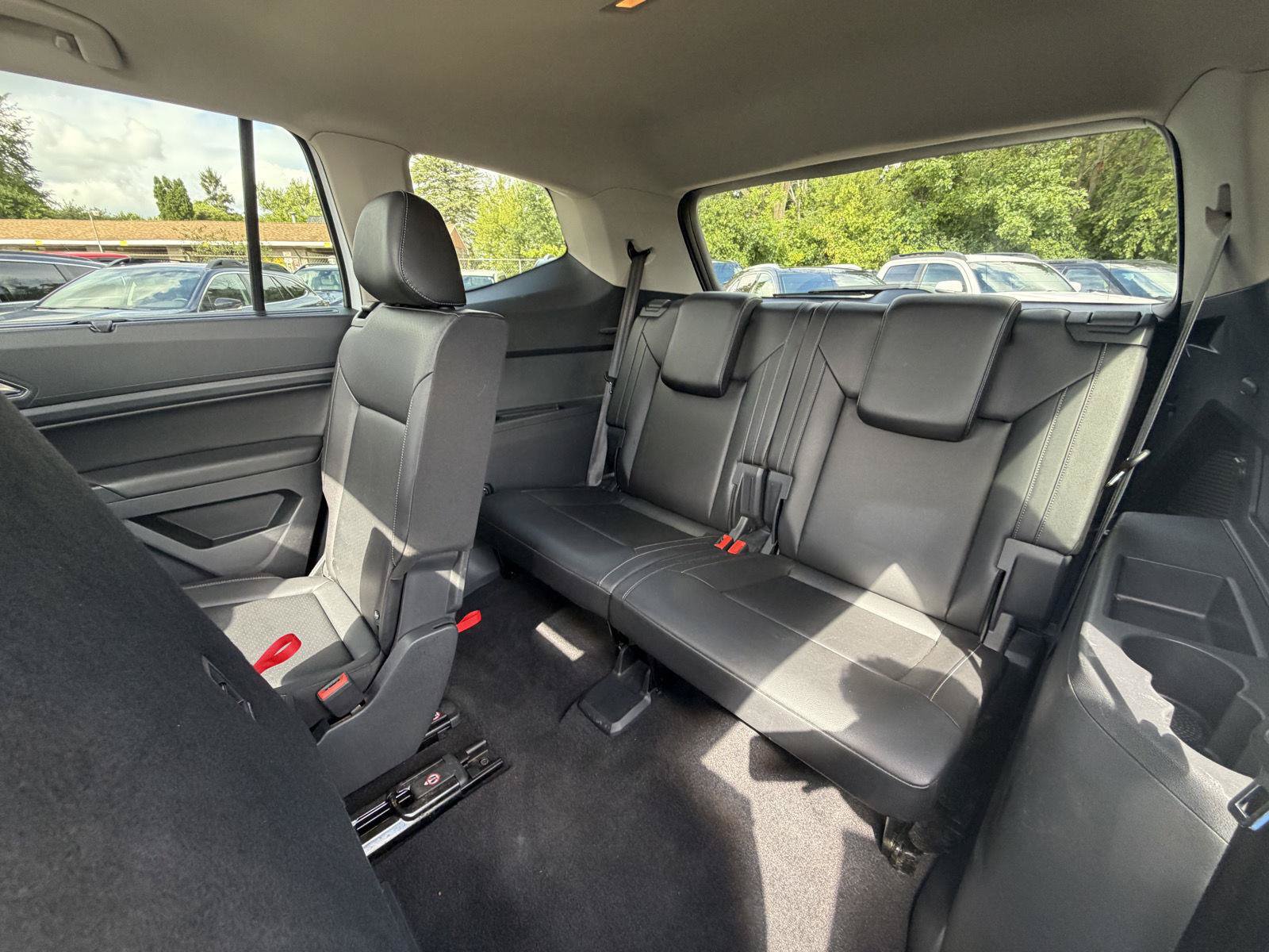 Used 2018 Volkswagen Atlas SEL w/ R-Line Package AWD/4WD image 29