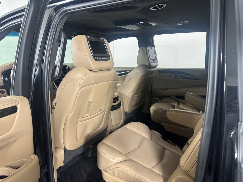 Used 2018 Cadillac Escalade ESV Platinum AWD/4WD image 26