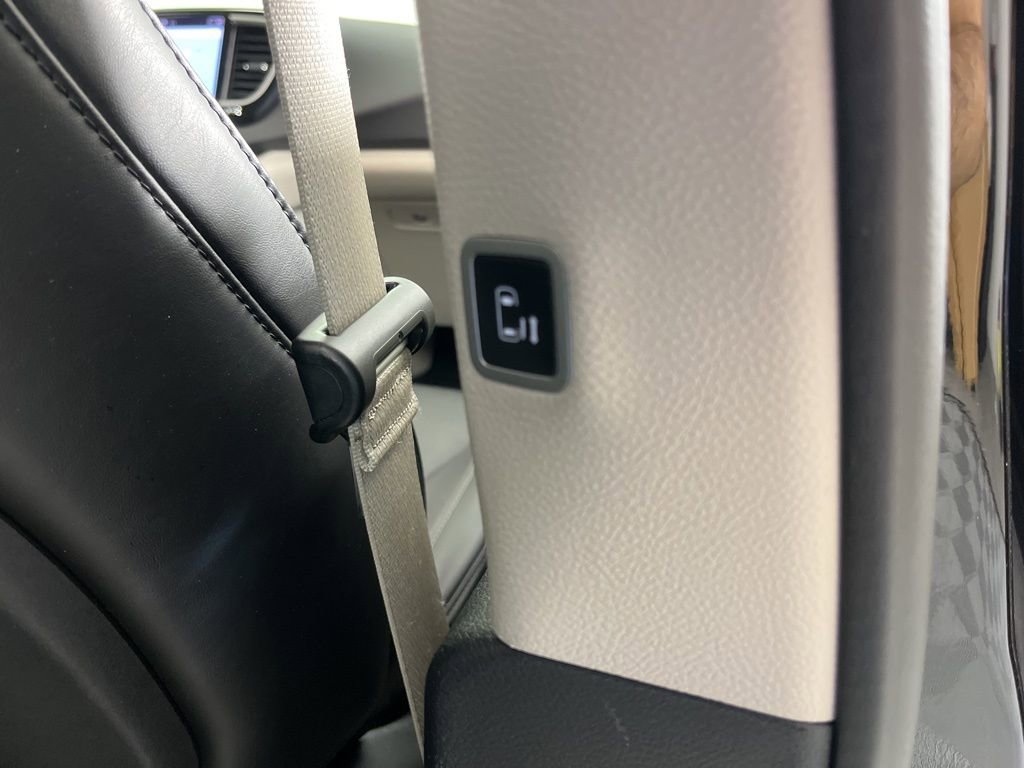 Used 2024 Chrysler Pacifica Touring-L image 8