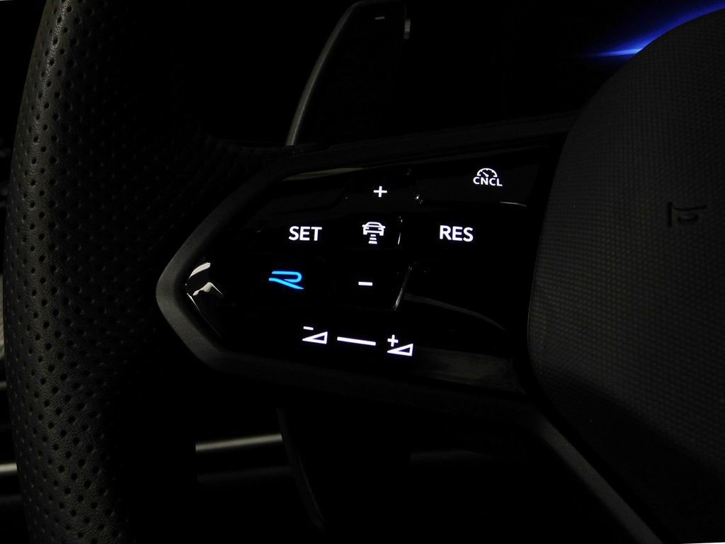 Used 2025 Volkswagen Golf 2.0T image 44