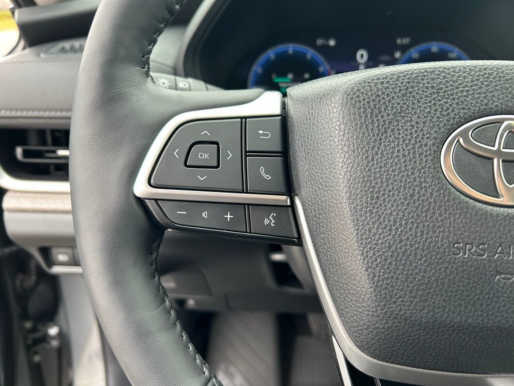 Used 2025 Toyota Grand Highlander AWD image 14